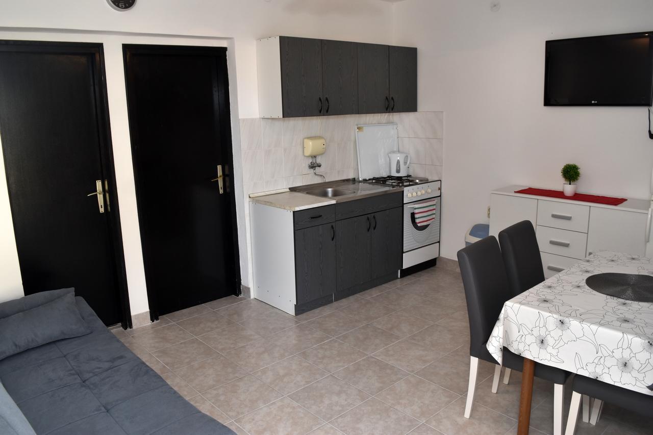 Apartments Oresic Vir Exterior photo