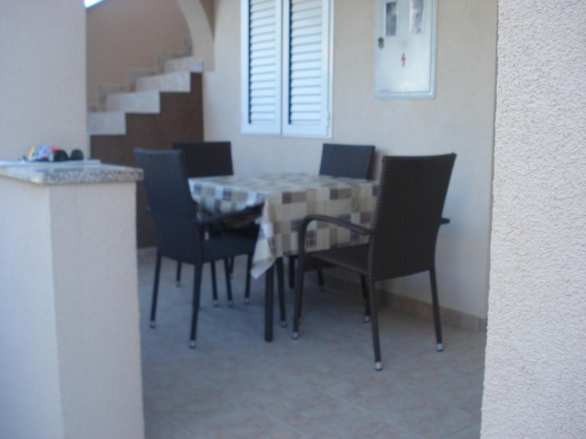 Apartments Oresic Vir Exterior photo